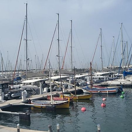 Adorable Petit Appartement Avec Magnifique Vue Sur Le Port De Canet Exterior foto