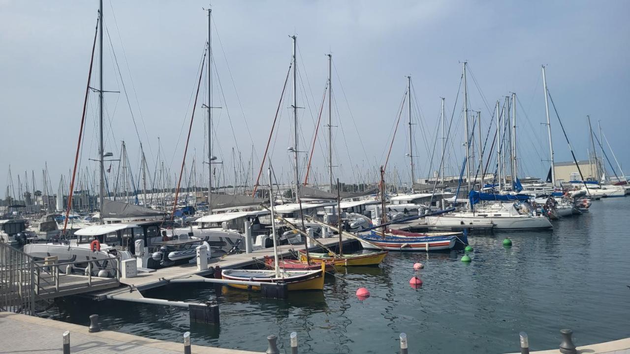 Adorable Petit Appartement Avec Magnifique Vue Sur Le Port De Canet Exterior foto