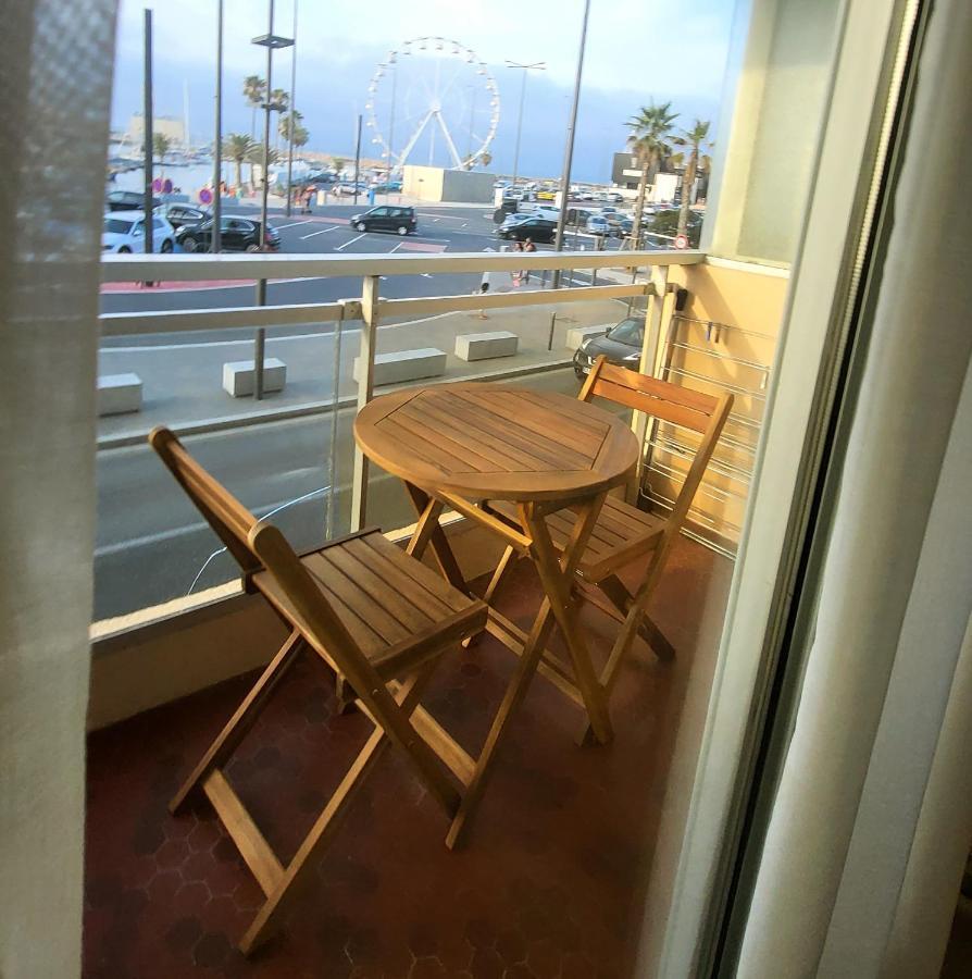 Adorable Petit Appartement Avec Magnifique Vue Sur Le Port De Canet Exterior foto